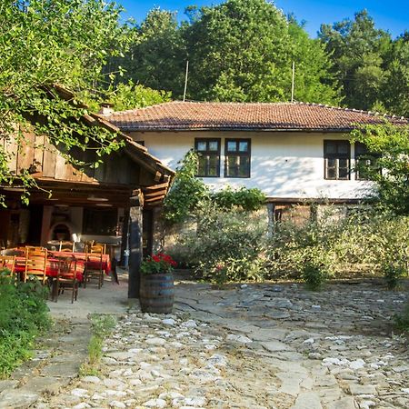 Little River Guest House Gabrovo Esterno foto